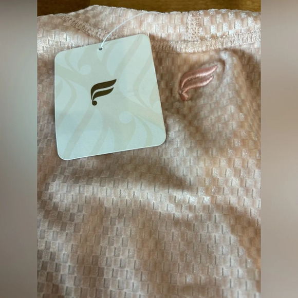 FABLETICS Long Sleeve Velour Athletic Top Light Pink Checker Print M NWT - Picture 5 of 9